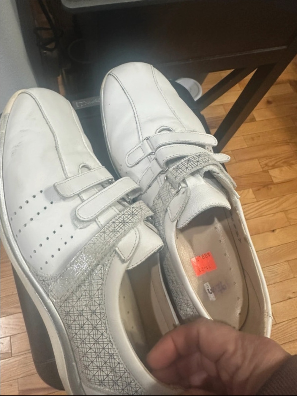 Women’s SAS walking shoes